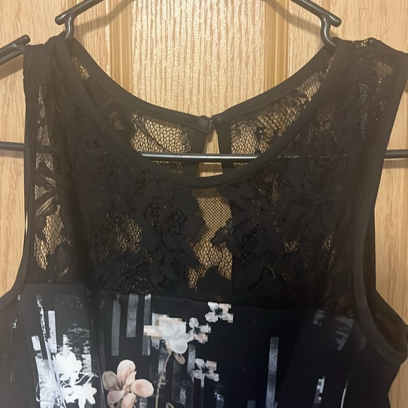 White House black market size 8 sleeveless flared dress black with floral print - Picture 3 of 4